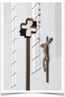 Bild des Kreuzes im Chorraum der Morizkirche
